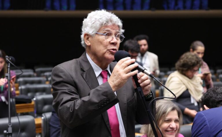 “Deputados” fantasmas ?!? (por Chico Alencar)