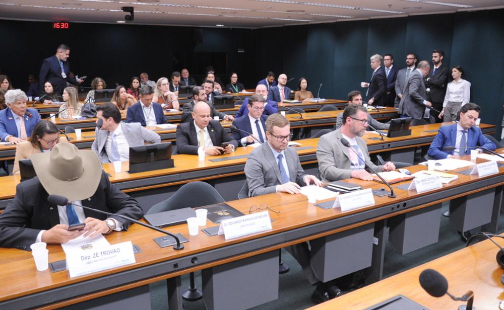Partido NOVO quer cassar toda bancada do PSOL na Câmara